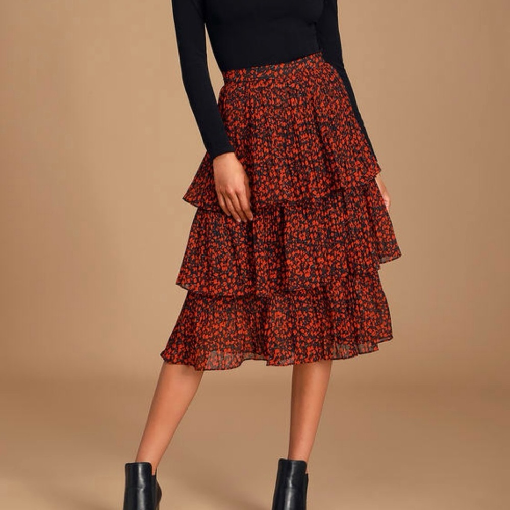 NWT Lulus Duarte black & red floral pleated midi dress